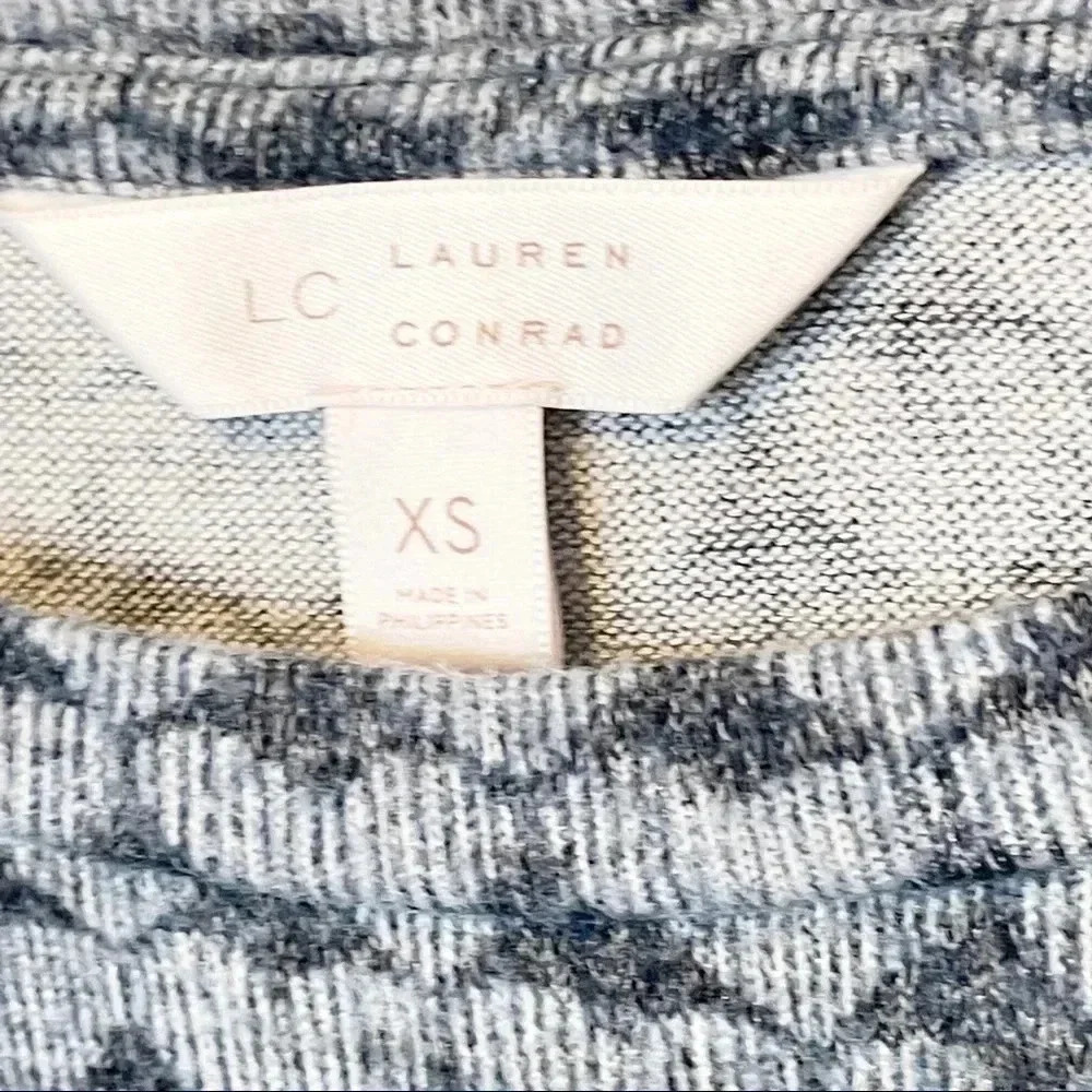Lauren Conrad Blue Heart Bell Sleeve Top Sz XS - Picture 5 of 7